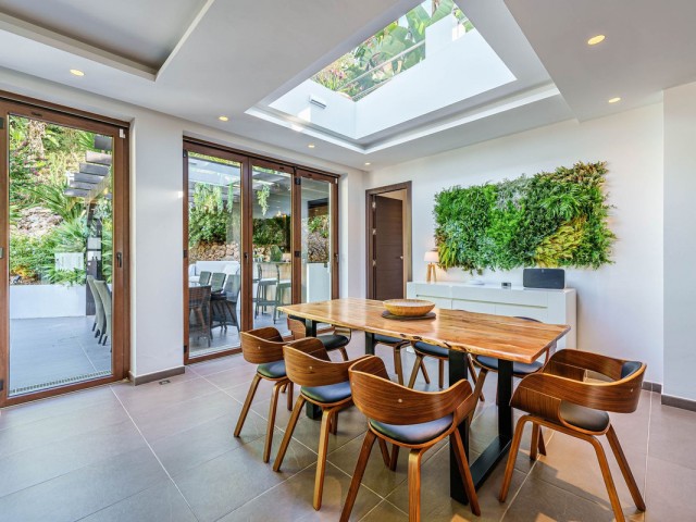 5 Bedrooms Villa in Marbella