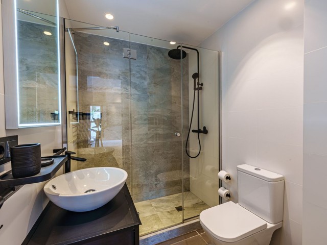 5 Bedrooms Villa in Marbella