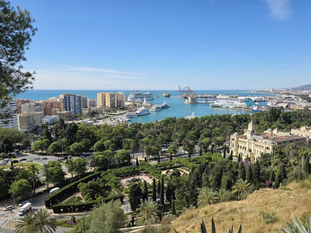 3 Bedrooms Apartment in Málaga Centro