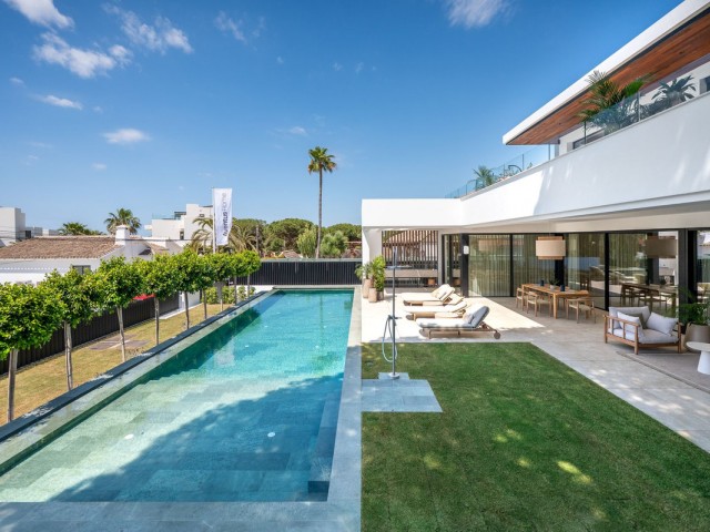 6 Bedrooms Villa in Marbesa