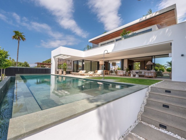 6 Bedrooms Villa in Marbesa