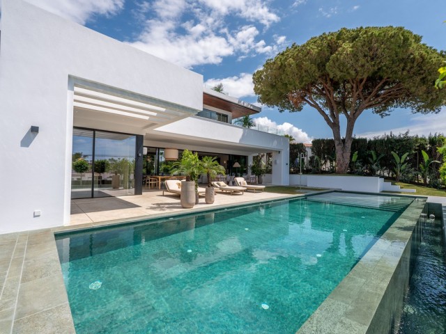 6 Bedrooms Villa in Marbesa