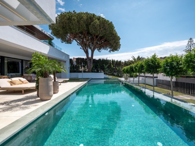 6 Bedrooms Villa in Marbesa