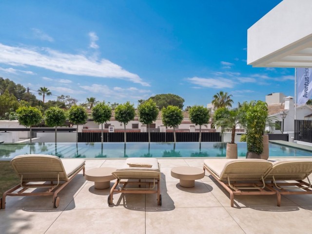 6 Bedrooms Villa in Marbesa