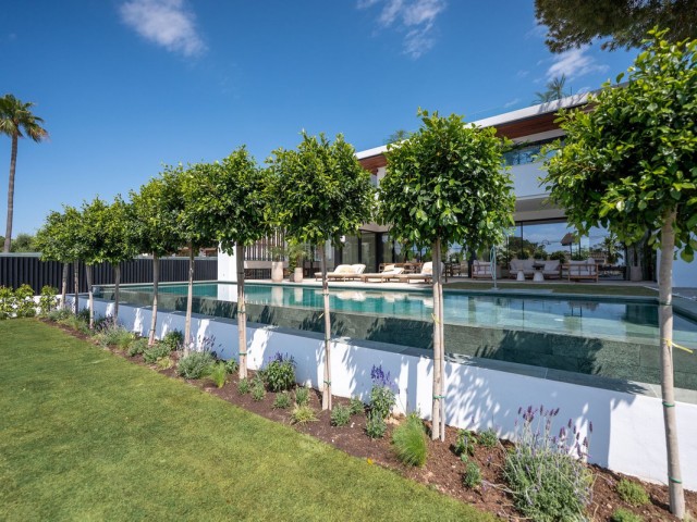 6 Bedrooms Villa in Marbesa