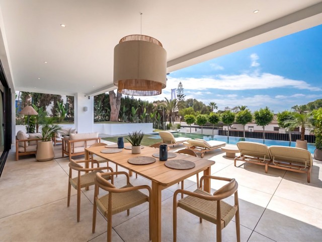 6 Bedrooms Villa in Marbesa