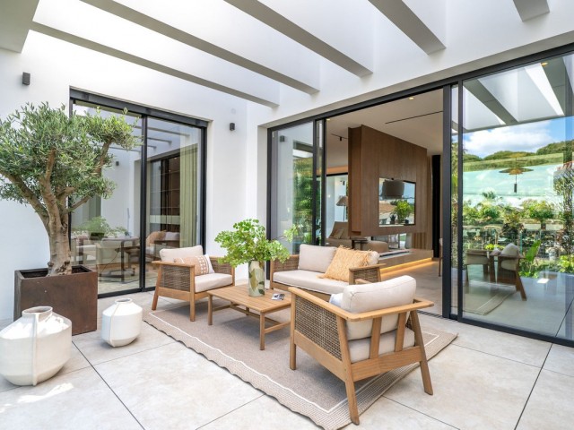 6 Bedrooms Villa in Marbesa