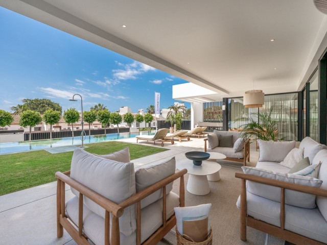 6 Bedrooms Villa in Marbesa