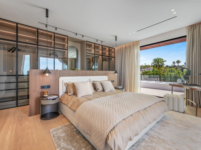 6 Bedrooms Villa in Marbesa