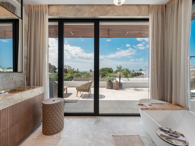 6 Bedrooms Villa in Marbesa
