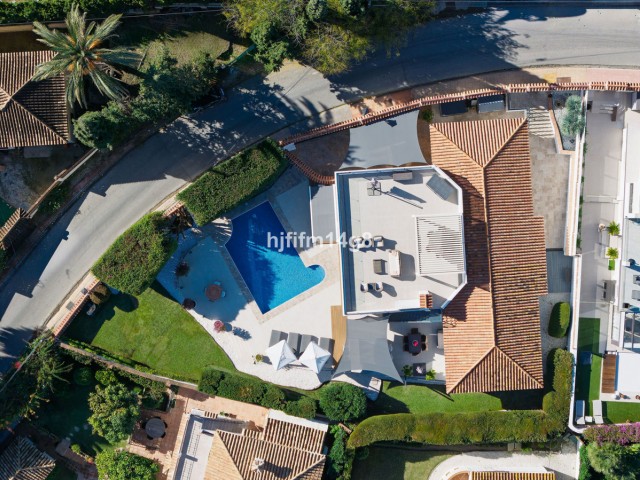 Villa avec 4 Chambres  à Nueva Andalucía