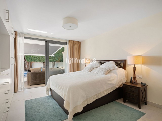 Villa avec 4 Chambres  à Nueva Andalucía