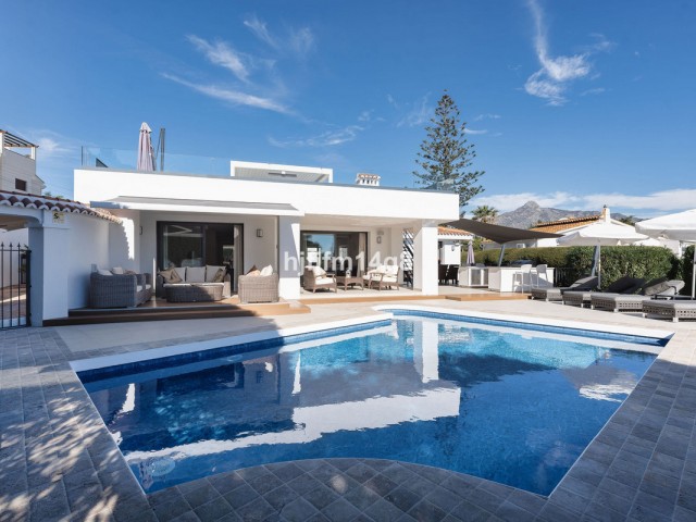 Villa avec 4 Chambres  à Nueva Andalucía
