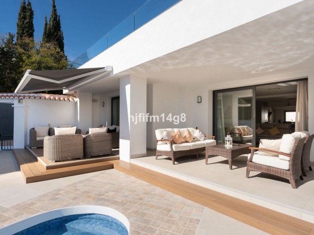 Villa avec 4 Chambres  à Nueva Andalucía