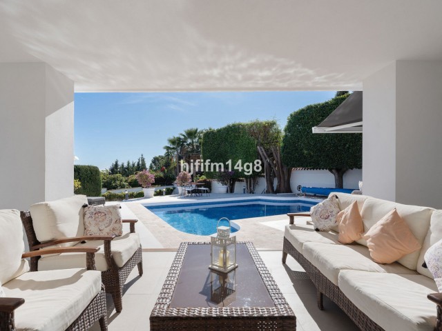 Villa con 4 Dormitorios  en Nueva Andalucía