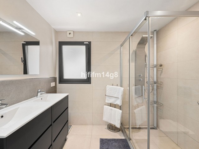 Villa con 4 Dormitorios  en Nueva Andalucía