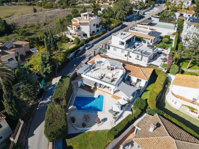 Villa con 4 Dormitorios  en Nueva Andalucía