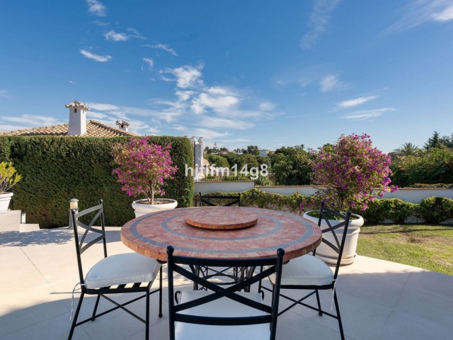 Villa con 4 Dormitorios  en Nueva Andalucía