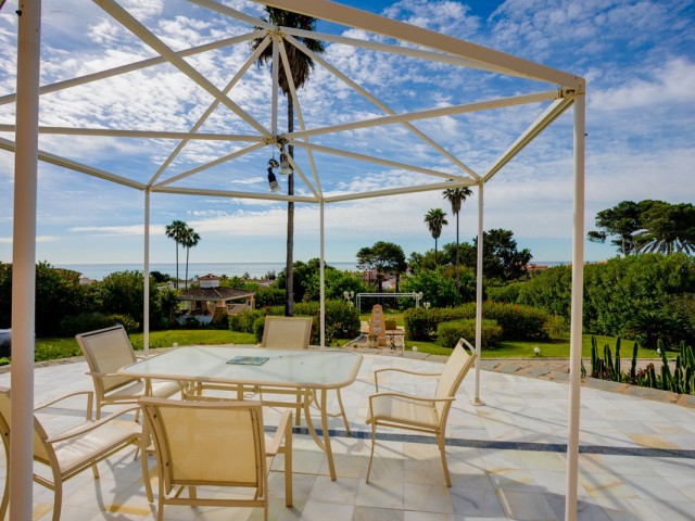 5 Bedrooms Villa in Estepona