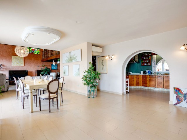 5 Bedrooms Villa in Estepona