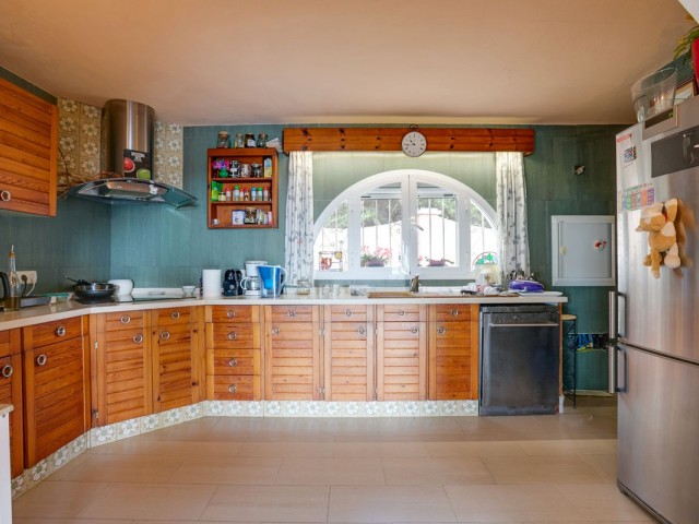 5 Bedrooms Villa in Estepona