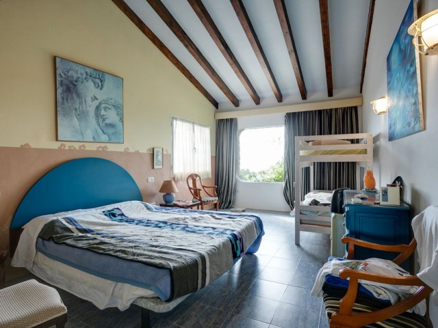 5 Bedrooms Villa in Estepona
