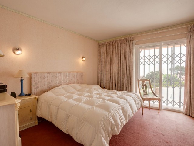 5 Bedrooms Villa in Estepona