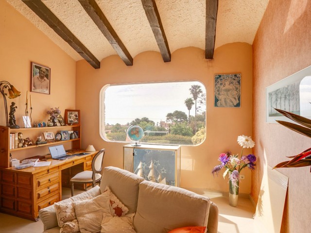 5 Bedrooms Villa in Estepona