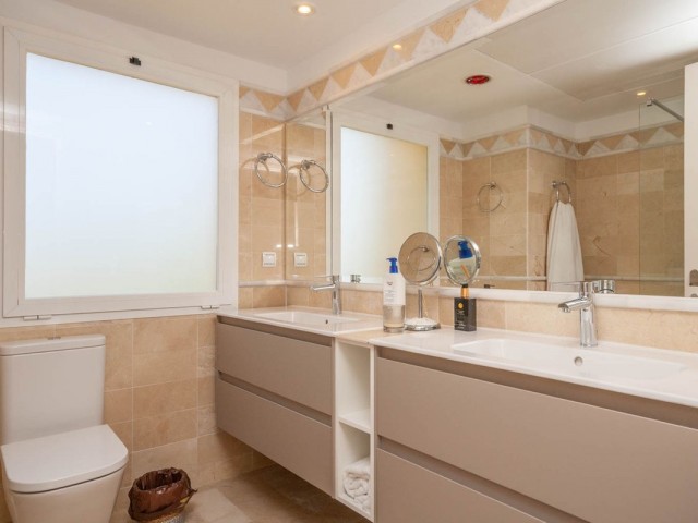 Appartement avec 3 Chambres  à Elviria