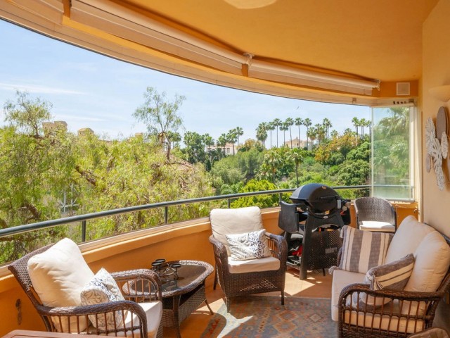 Appartement avec 3 Chambres  à Elviria
