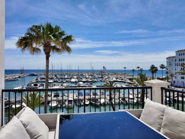 Apartamento con 4 Dormitorios  en La Duquesa