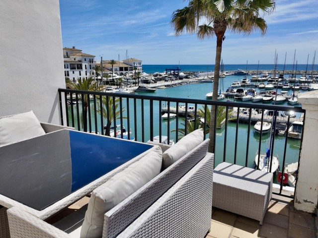 Apartamento con 4 Dormitorios  en La Duquesa