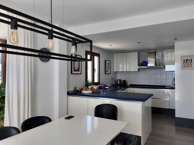 Apartamento con 4 Dormitorios  en La Duquesa