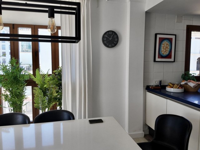Apartamento con 4 Dormitorios  en La Duquesa