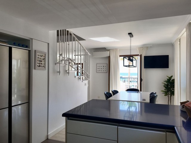 Apartamento con 4 Dormitorios  en La Duquesa
