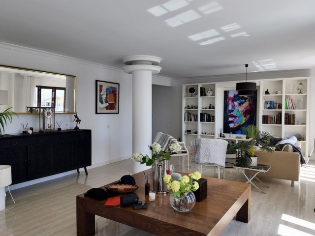 Apartamento con 4 Dormitorios  en La Duquesa