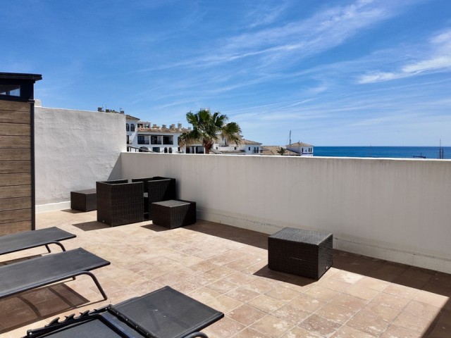 Apartamento con 4 Dormitorios  en La Duquesa