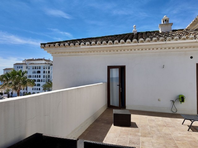 Apartamento con 4 Dormitorios  en La Duquesa