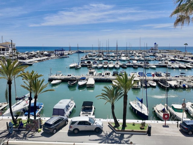 Apartamento con 4 Dormitorios  en La Duquesa