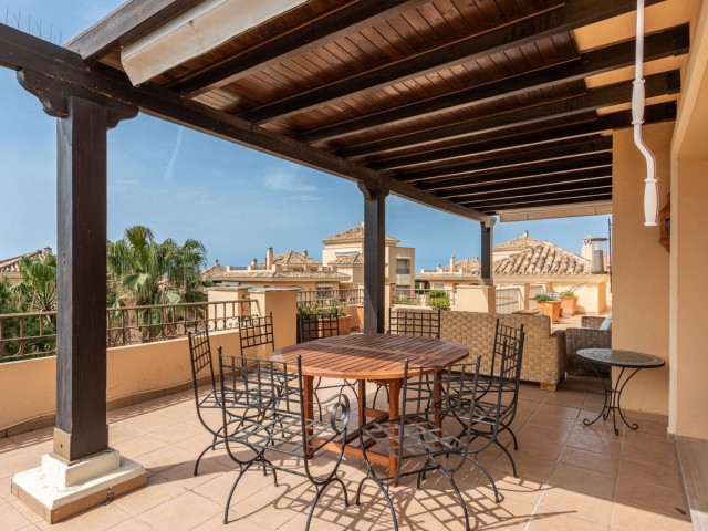 Appartement avec 4 Chambres  à Elviria