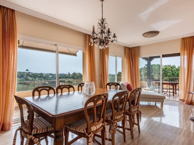 Appartement avec 4 Chambres  à Elviria