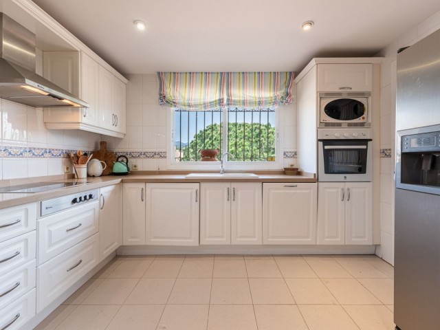 Appartement avec 4 Chambres  à Elviria