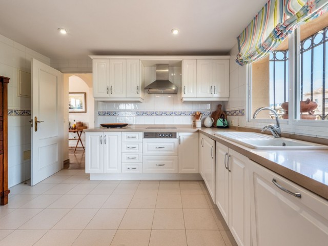 Appartement avec 4 Chambres  à Elviria