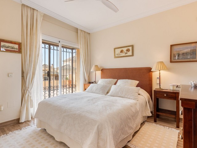 Appartement avec 4 Chambres  à Elviria