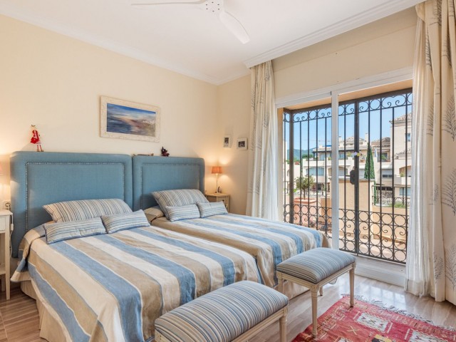 Appartement avec 4 Chambres  à Elviria