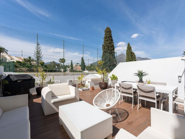 4 Slaapkamer Rijtjeshuis in Nueva Andalucía