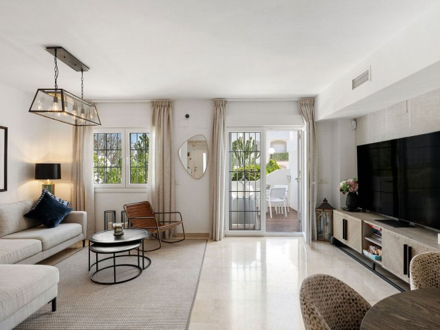 4 Slaapkamer Rijtjeshuis in Nueva Andalucía