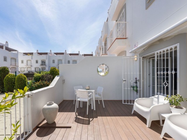 4 Slaapkamer Rijtjeshuis in Nueva Andalucía