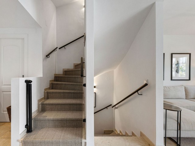 4 Slaapkamer Rijtjeshuis in Nueva Andalucía