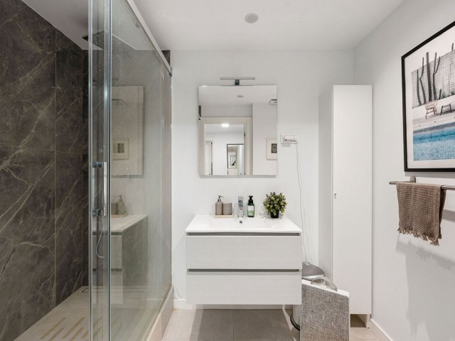 Maison mitoyenne avec 4 Chambres  à Nueva Andalucía